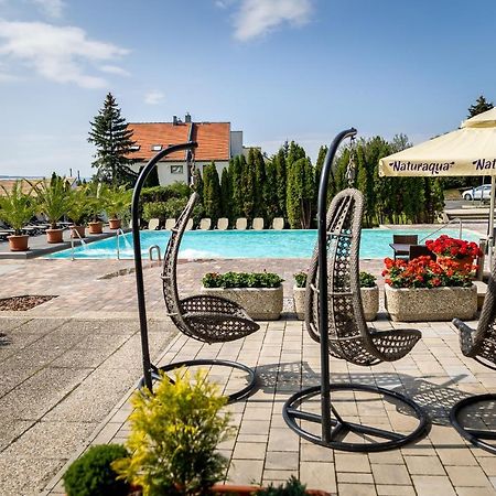 Vinosseum Bor- Es Apartmanhaz Šoproň Exteriér fotografie