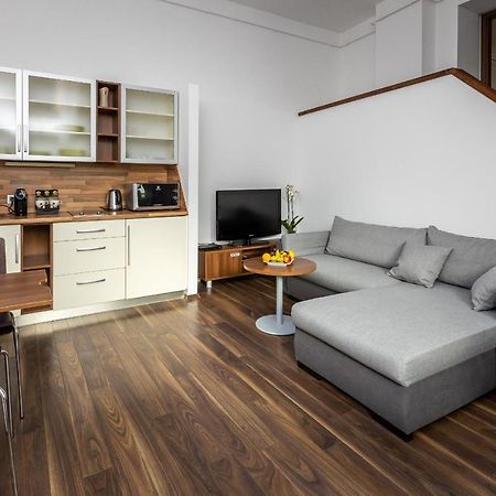 Vinosseum Bor- Es Apartmanhaz Šoproň Exteriér fotografie