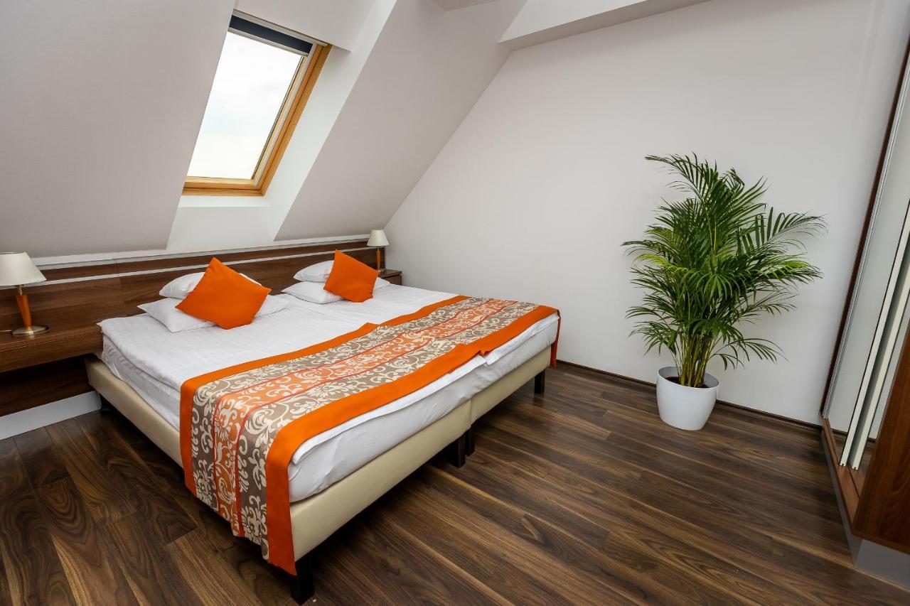 Vinosseum Bor- Es Apartmanhaz Šoproň Exteriér fotografie