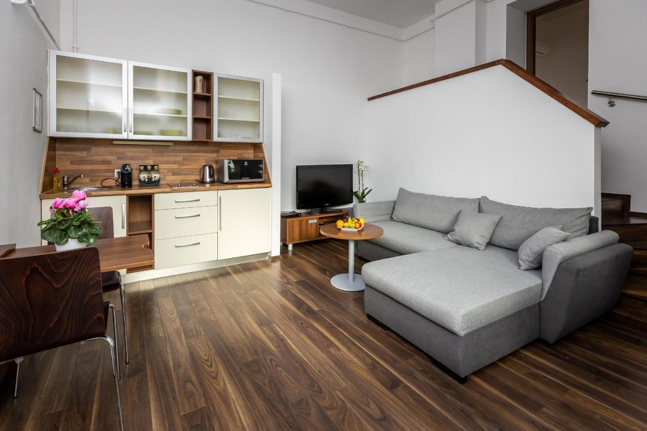 Vinosseum Bor- Es Apartmanhaz Šoproň Exteriér fotografie