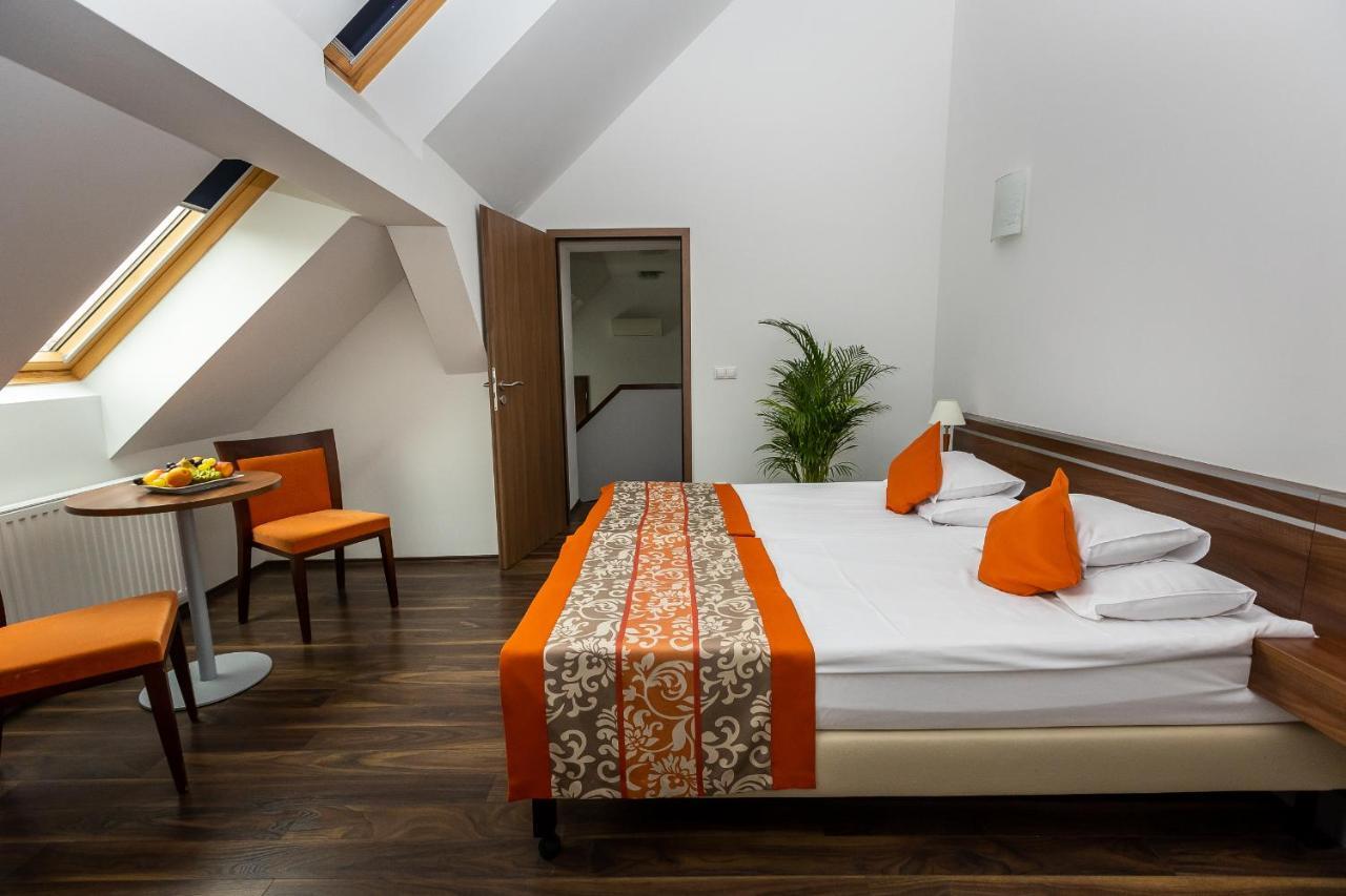 Vinosseum Bor- Es Apartmanhaz Šoproň Exteriér fotografie